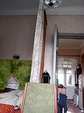 Discover our girls online shows and discover the company of countless livestreamers, with stunning shapes, sex toys and more.