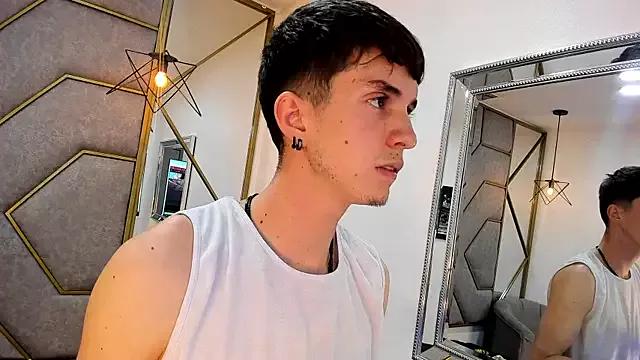 Jheampiiero webcams show profile image 
