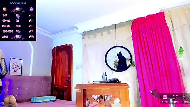 Discover our girls online shows and discover the company of countless livestreamers, with stunning shapes, sex toys and more.