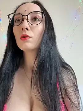 Discover our girls online shows and discover the company of countless livestreamers, with stunning shapes, sex toys and more.