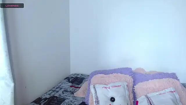 Discover our girls online shows and discover the company of countless livestreamers, with stunning shapes, sex toys and more.
