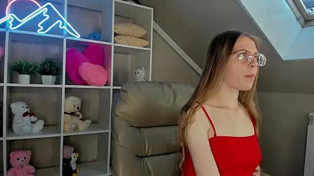 Discover our girls online shows and discover the company of countless livestreamers, with stunning shapes, sex toys and more.