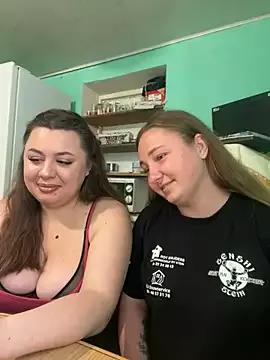 Discover our girls online shows and discover the company of countless livestreamers, with stunning shapes, sex toys and more.