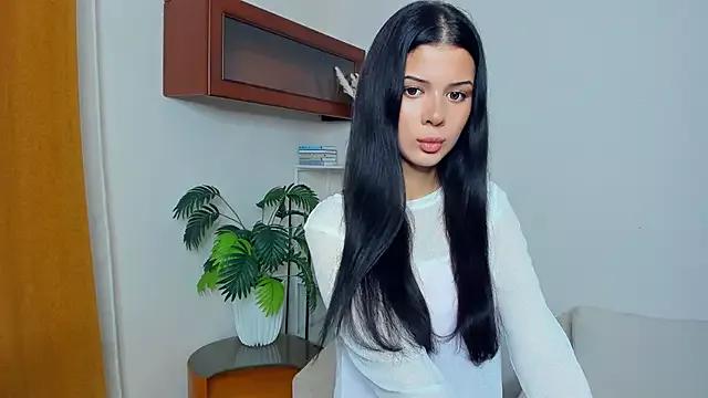 Discover our girls online shows and discover the company of countless livestreamers, with stunning shapes, sex toys and more.