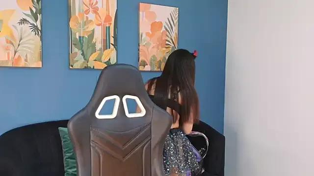 Discover our girls online shows and discover the company of countless livestreamers, with stunning shapes, sex toys and more.