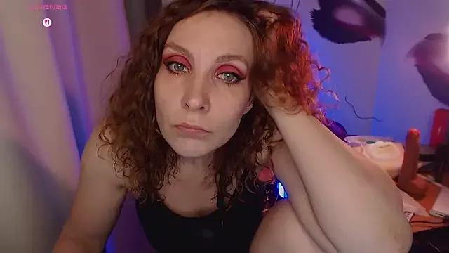 Discover our girls online shows and discover the company of countless livestreamers, with stunning shapes, sex toys and more.