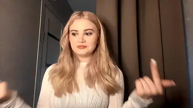 Discover our girls online shows and discover the company of countless livestreamers, with stunning shapes, sex toys and more.