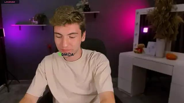 joseph_bear_ from StripChat is Freechat