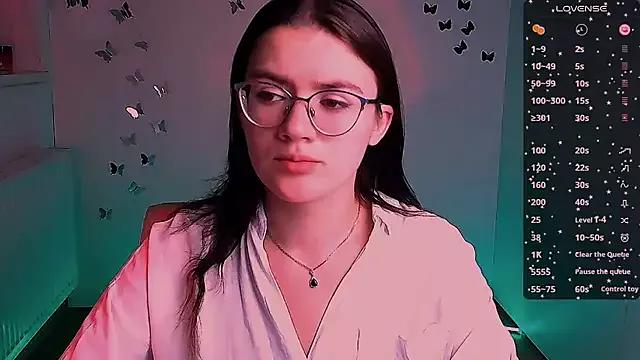 Discover our girls online shows and discover the company of countless livestreamers, with stunning shapes, sex toys and more.