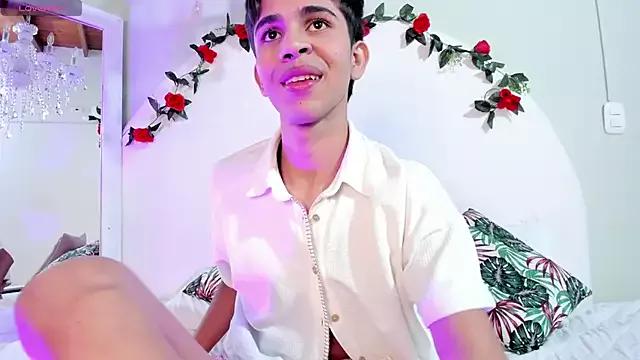 JoshuaSanzz from StripChat is Freechat
