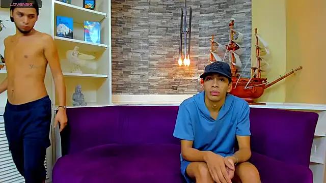 Juicy_Creww from StripChat is Freechat
