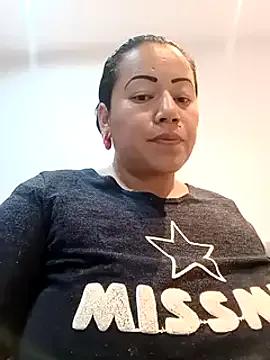 JuicyCurvesXXX from StripChat is Freechat