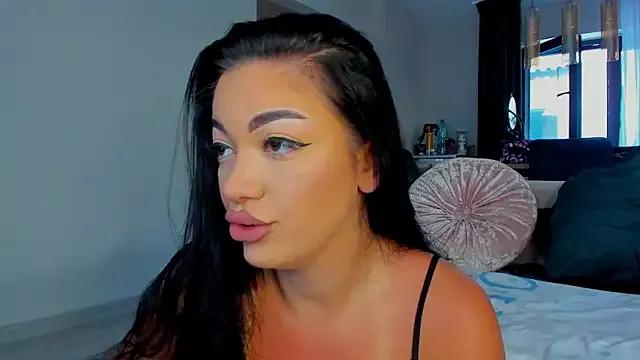 Discover our girls online shows and discover the company of countless livestreamers, with stunning shapes, sex toys and more.