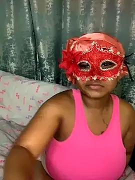 Juicytits38 on StripChat