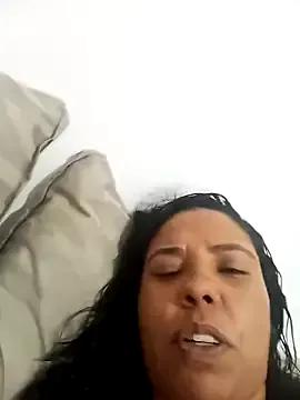 JujuSantos015 from StripChat