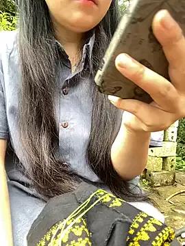 Julia-Elsa from StripChat is Freechat