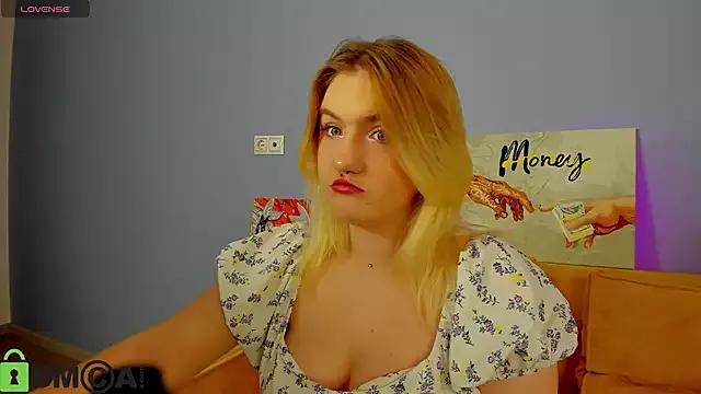 Julia_Jips from StripChat is Freechat