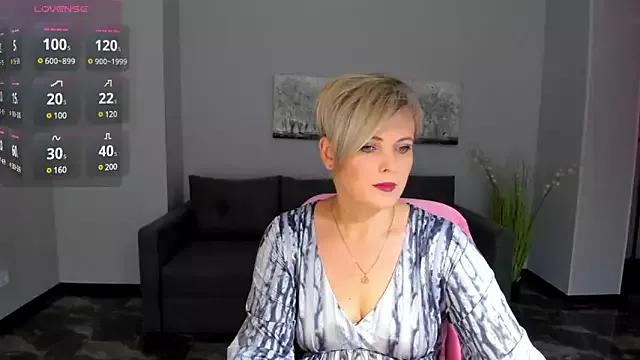 Julia_Wilsone from StripChat is Freechat