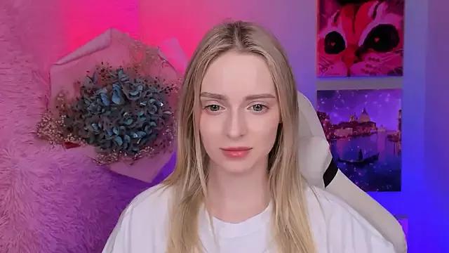 JuliaBrewwer from StripChat is Freechat