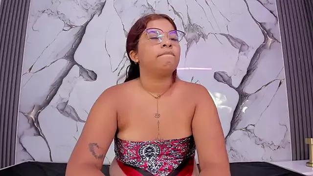 JuliaClose from StripChat is Freechat