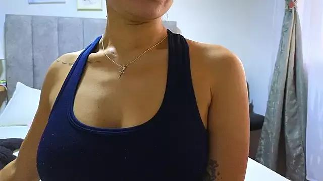 Discover our girls online shows and discover the company of countless livestreamers, with stunning shapes, sex toys and more.