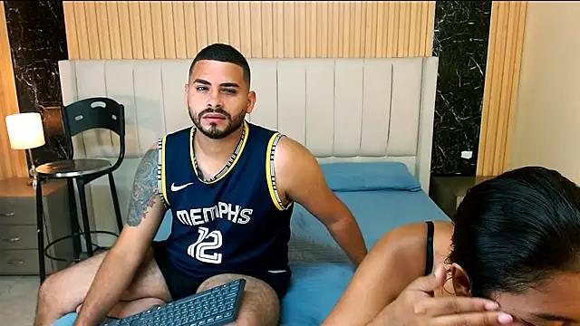 Discover our girls online shows and discover the company of countless livestreamers, with stunning shapes, sex toys and more.