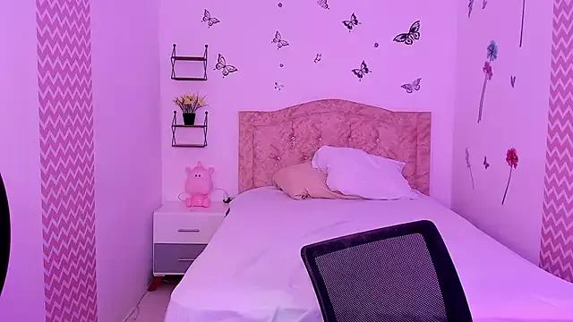 juliana_reynolds from StripChat is Freechat