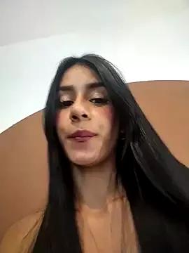 Discover our girls online shows and discover the company of countless livestreamers, with stunning shapes, sex toys and more.