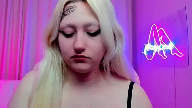 Discover our girls online shows and discover the company of countless livestreamers, with stunning shapes, sex toys and more.