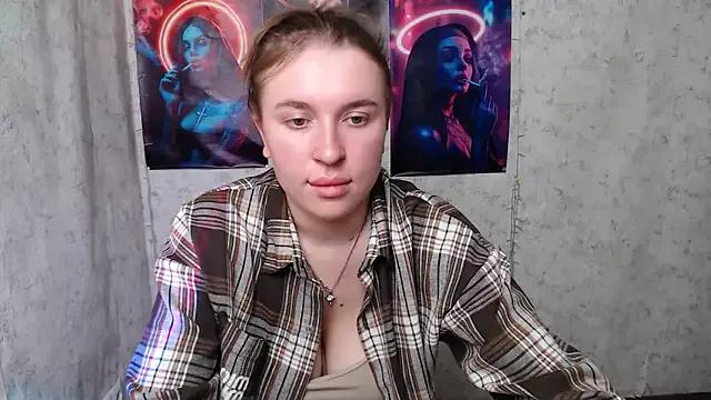 Discover our girls online shows and discover the company of countless livestreamers, with stunning shapes, sex toys and more.
