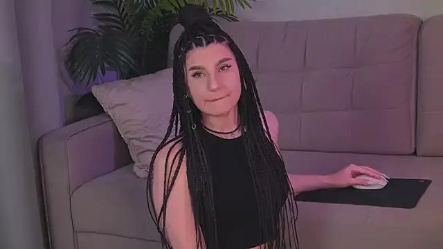 Discover our girls online shows and discover the company of countless livestreamers, with stunning shapes, sex toys and more.