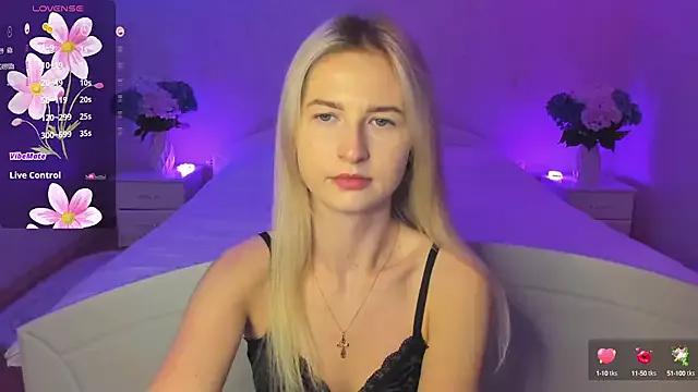 Julie_Blaze from StripChat is Freechat