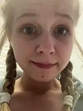Julie_Cutie from StripChat is Freechat
