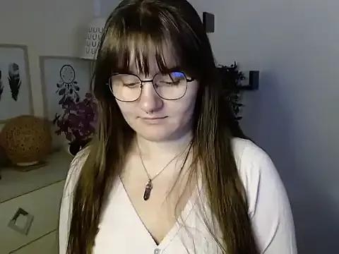 Discover our girls online shows and discover the company of countless livestreamers, with stunning shapes, sex toys and more.