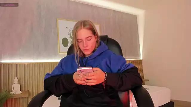 Julie_James from StripChat is Freechat