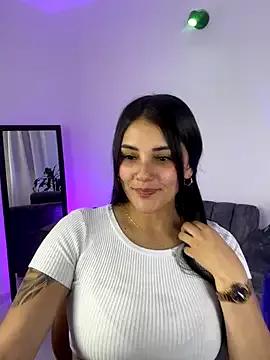Discover our girls online shows and discover the company of countless livestreamers, with stunning shapes, sex toys and more.