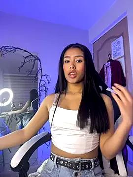 Discover our girls online shows and discover the company of countless livestreamers, with stunning shapes, sex toys and more.