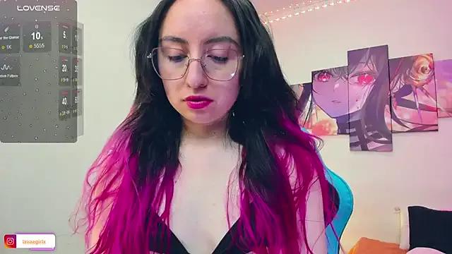 Discover our girls online shows and discover the company of countless livestreamers, with stunning shapes, sex toys and more.