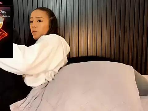 Discover our girls online shows and discover the company of countless livestreamers, with stunning shapes, sex toys and more.