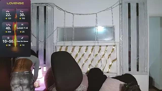Discover our girls online shows and discover the company of countless livestreamers, with stunning shapes, sex toys and more.