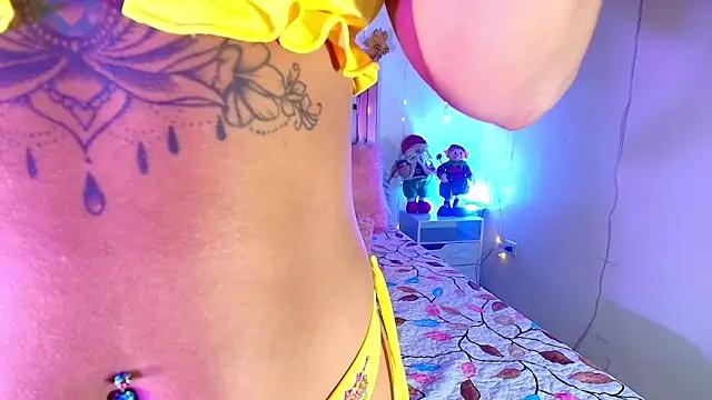 Discover our girls online shows and discover the company of countless livestreamers, with stunning shapes, sex toys and more.