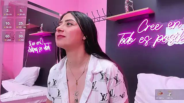 Photos of JuliethCruz_ from StripChat is Freechat