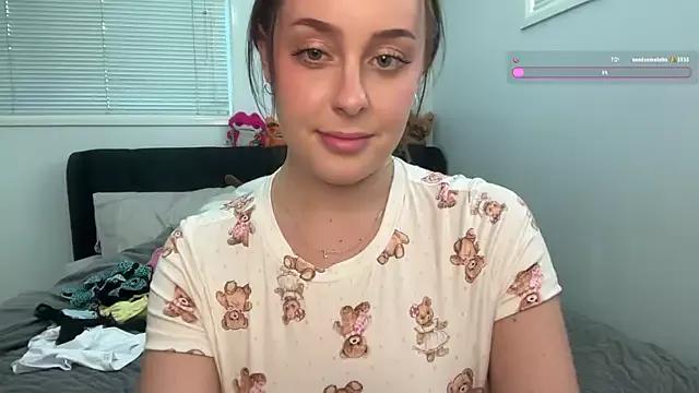 Discover our girls online shows and discover the company of countless livestreamers, with stunning shapes, sex toys and more.