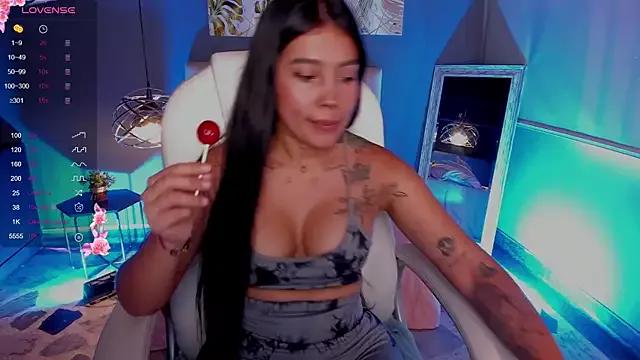 Discover our girls online shows and discover the company of countless livestreamers, with stunning shapes, sex toys and more.