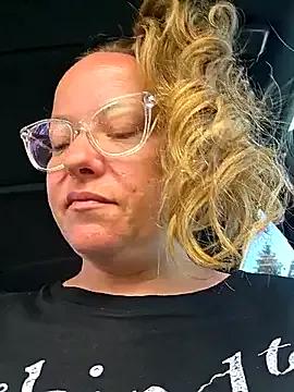 julimonroe from StripChat is Freechat