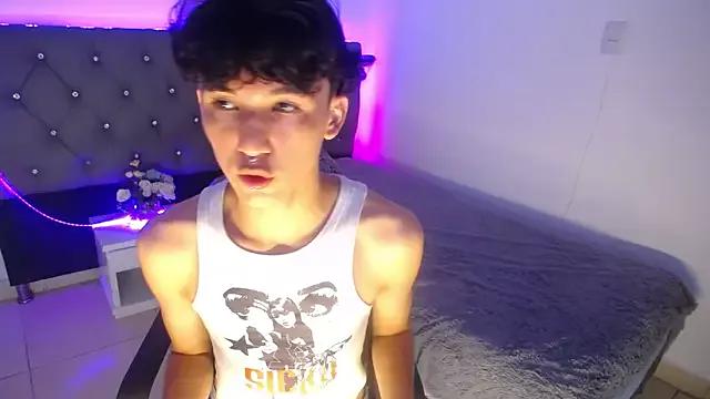 JULLIAN_ from StripChat