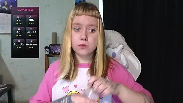 Discover our girls online shows and discover the company of countless livestreamers, with stunning shapes, sex toys and more.