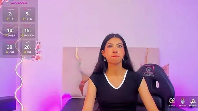 Discover our girls online shows and discover the company of countless livestreamers, with stunning shapes, sex toys and more.