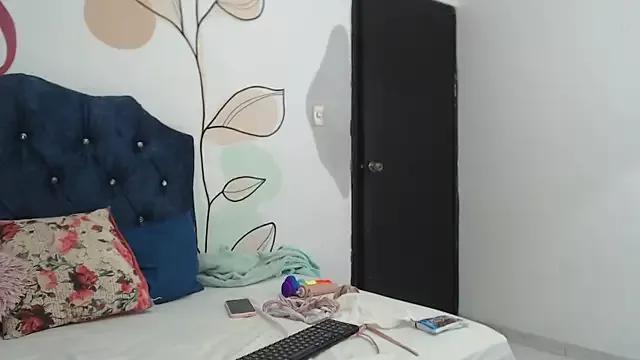 Discover our girls online shows and discover the company of countless livestreamers, with stunning shapes, sex toys and more.