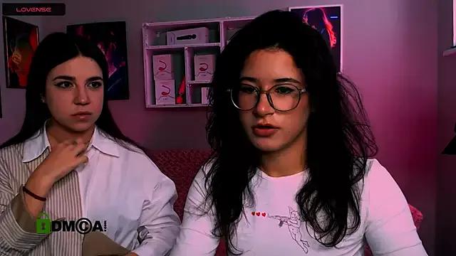 Discover our girls online shows and discover the company of countless livestreamers, with stunning shapes, sex toys and more.